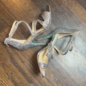 Betsey Johnson size 8 sparkle strappy heeled sandals! 4” heel, silver glitter